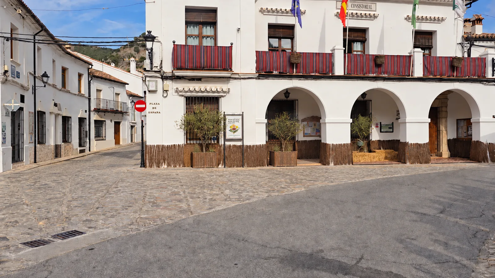 Casa consistorial de Grazalema en la Plaza de España